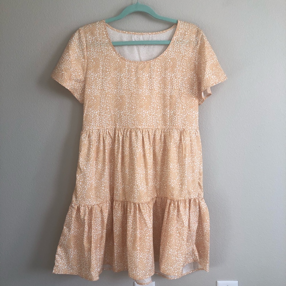 Flowy yellow spotted dress